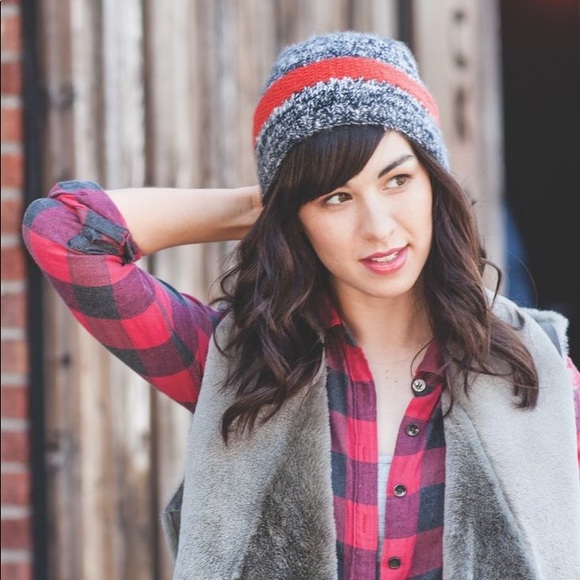 Magpies, Homebodies, and Nomads: A Modern Knitter’s Hardback Guide Book - Picture 7 of 16